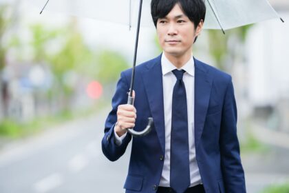 雨の日でも安心！スーツの撥水加工とお手入れ方法